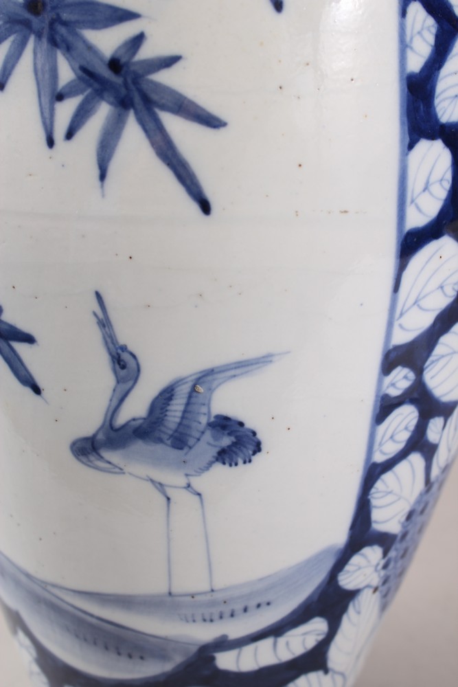 A GOOD JAPANESE MEIJI PERIOD BLUE & WHITE ARITA STYLE BALUSTER VASE, the body with two panels - Image 6 of 7