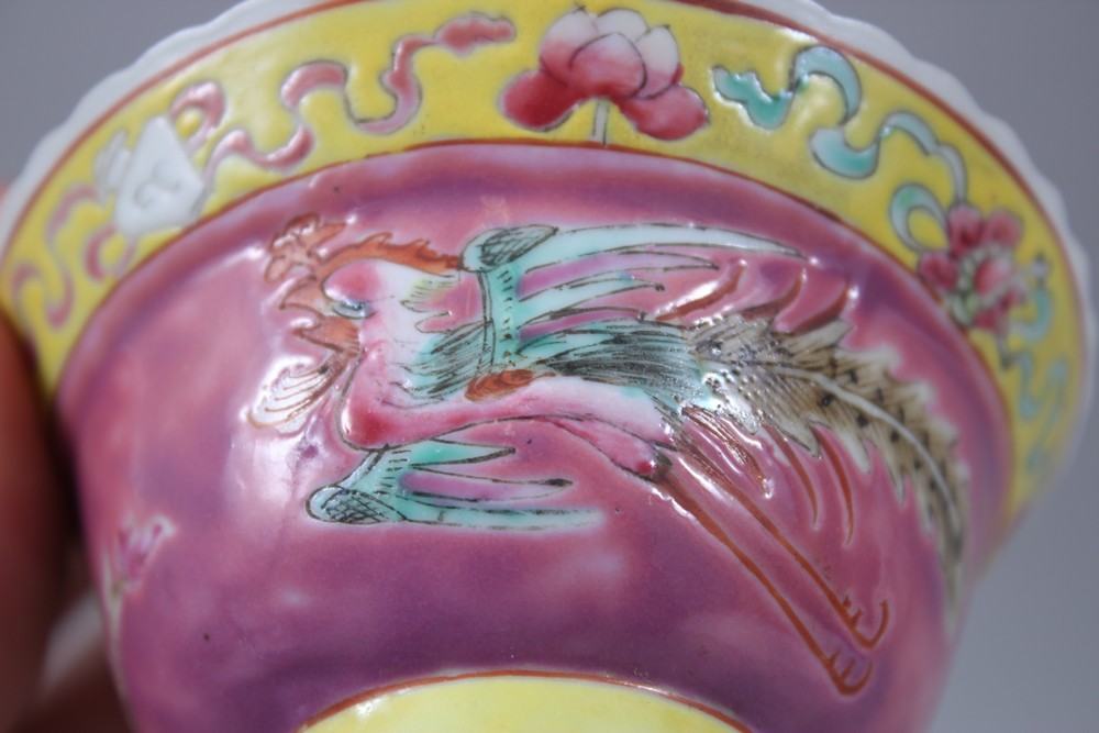 A SET OF FIVE 19TH CENTURY CHINESE FAMILLE ROSE NONYA / STRAITS TEA BOWLS, each with pink and yellow - Image 3 of 10