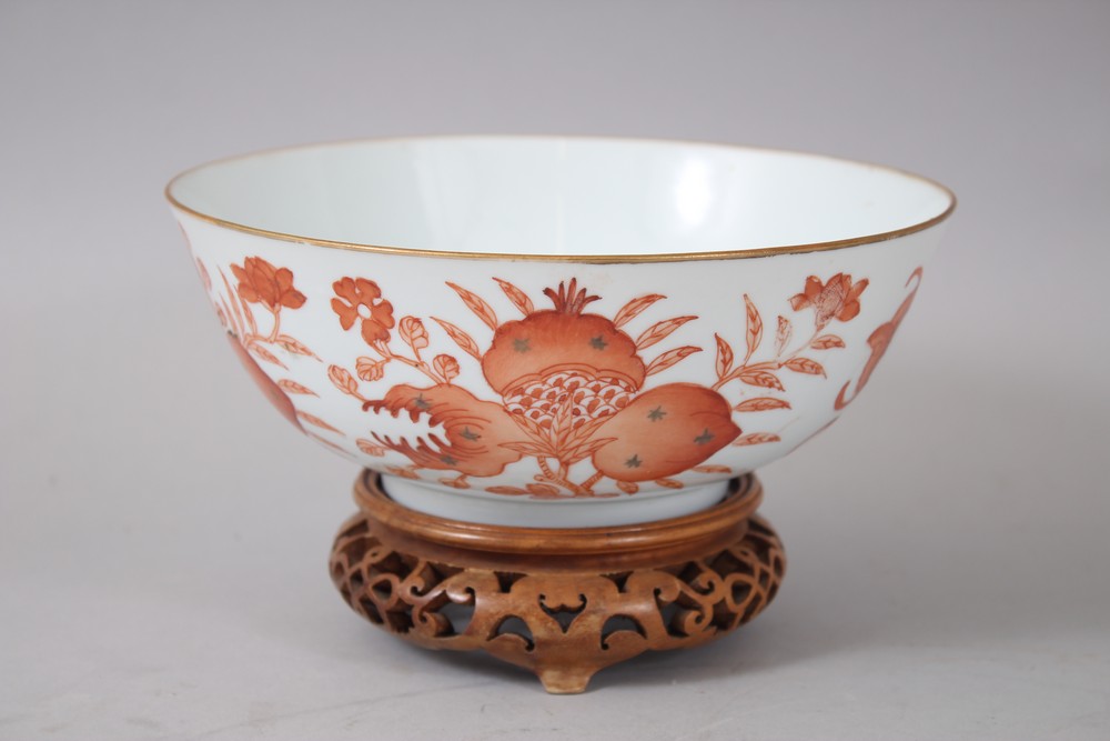 A GOOD 19TH CENTURY CHINESE IRON RED FAMILLE ROSE PORCELAIN BOWL & STAND, the bowl decorated to - Image 2 of 8