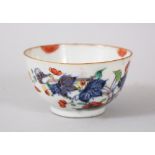 A GOOD 19TH CENTURY CHINESE FAMILLE ROSE PORCELAIN TEA CUP / BOWL, the body decorated with scenes of