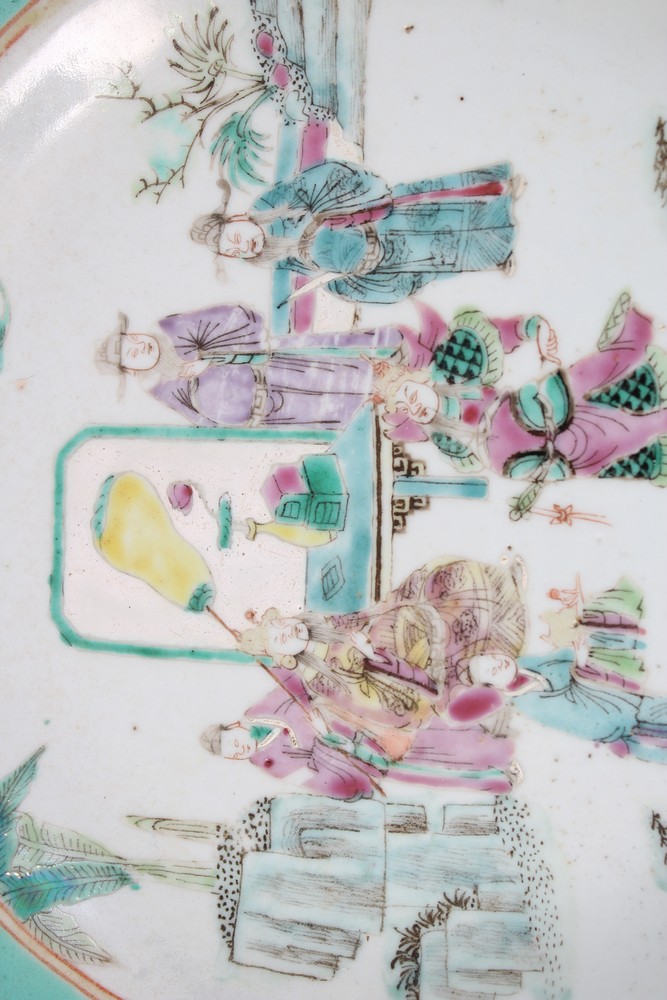 A 19TH CENTURY CHINESE TURQUOISE FAMILLE ROSE PORCELAIN DISH, the plate decorated with scenes o - Image 2 of 3