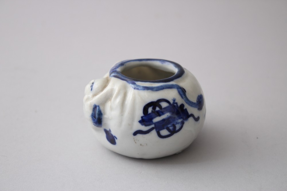 A MEIJI PERIOD JAPANESE BLUE & WHITE PORCELAIN BRUSH POT, Hotei moulded to the side, 4.5cm high, 7. - Image 3 of 4