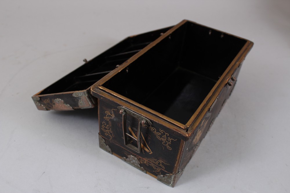 A JAPANESE LATE MEIJI PERIOD LACQUER LIDDED BOX, with a hinged lid, metal mounts, and decorated with - Image 4 of 4