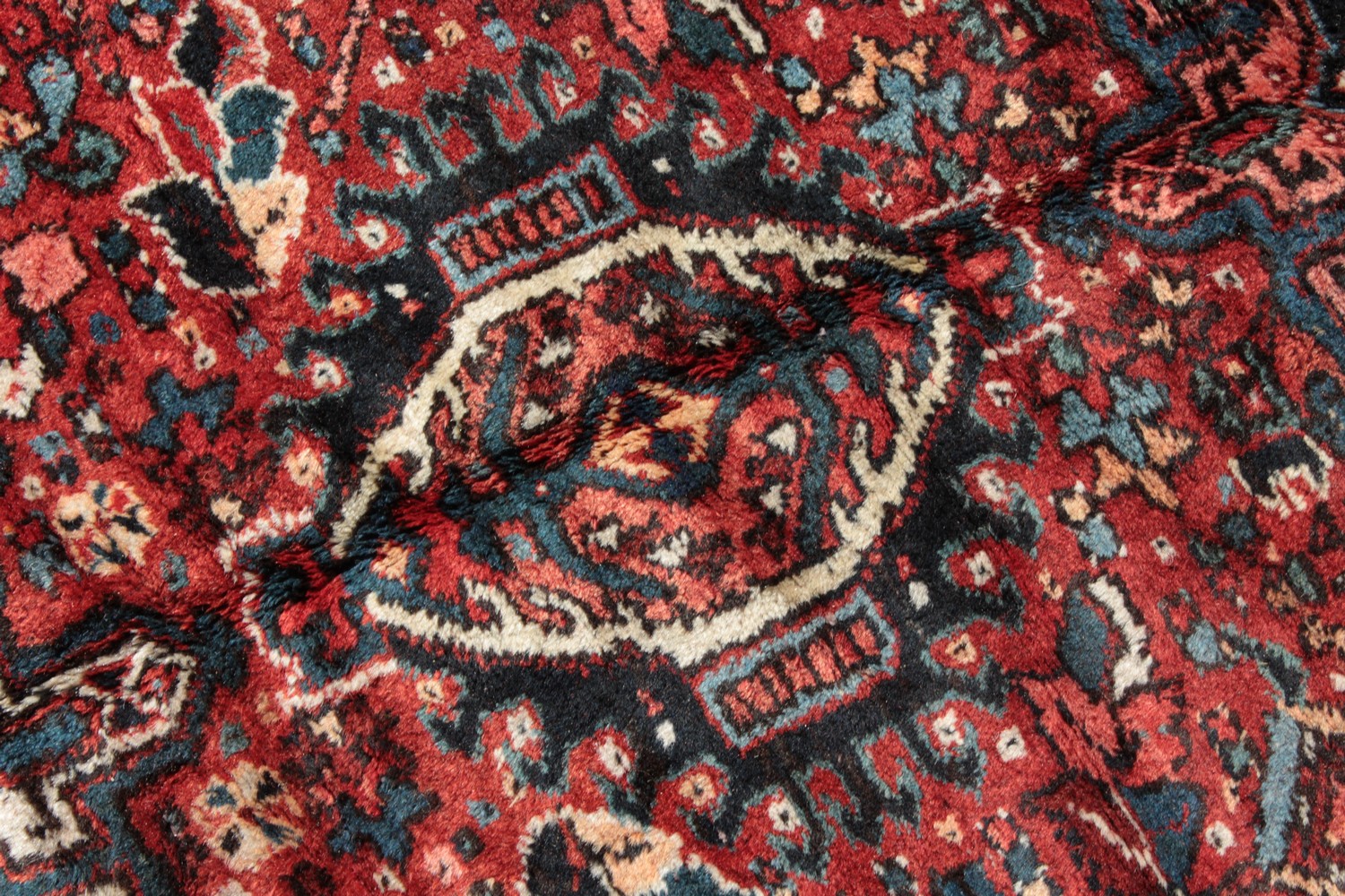 A LARGE PERSIAN KARAJA CARPET with seven central medallions in red and blue. 10ft 10ins x 7ft 4ins. - Image 4 of 11