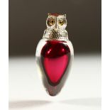 A SMALL VICTORIAN NOVELTY GLASS AND SILVER OWL SCENT BOTTLE with glass eyes. 5.5cms long.