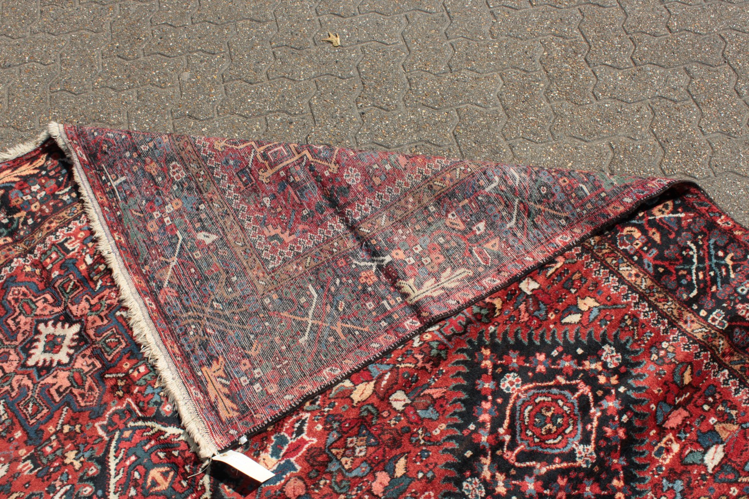 A LARGE PERSIAN KARAJA CARPET with seven central medallions in red and blue. 10ft 10ins x 7ft 4ins. - Image 10 of 11