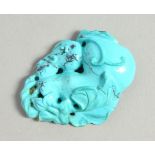 A GOOD TURQUOISE CARVED PENDANT.
