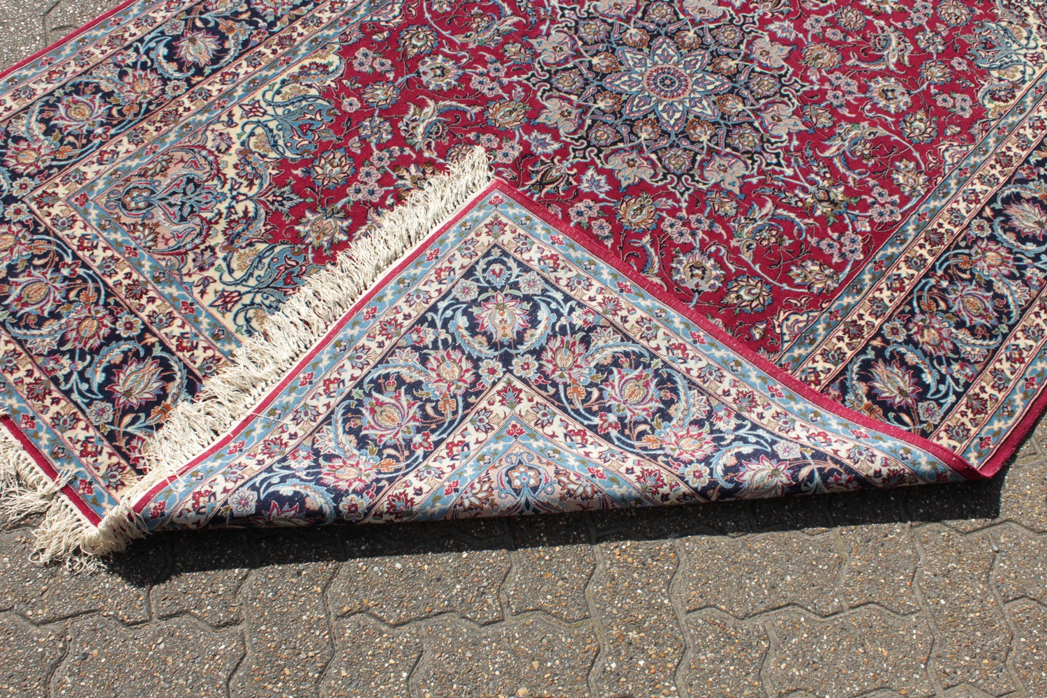 A FINE PERSIAN SILK AND WOOL ISFAHAN CARPET with allover red and blue design. - Image 7 of 8