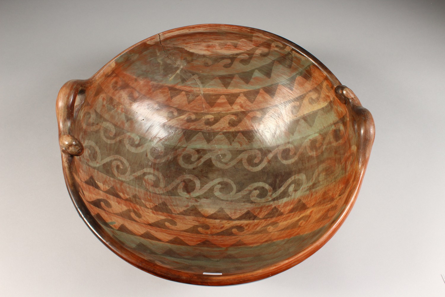 A LARGE PERUVIAN POTTERY CIRCULAR TWO-HANDLED BOWL, with wavy and zigzag pattern, signed CHULUCANAS, - Image 2 of 8