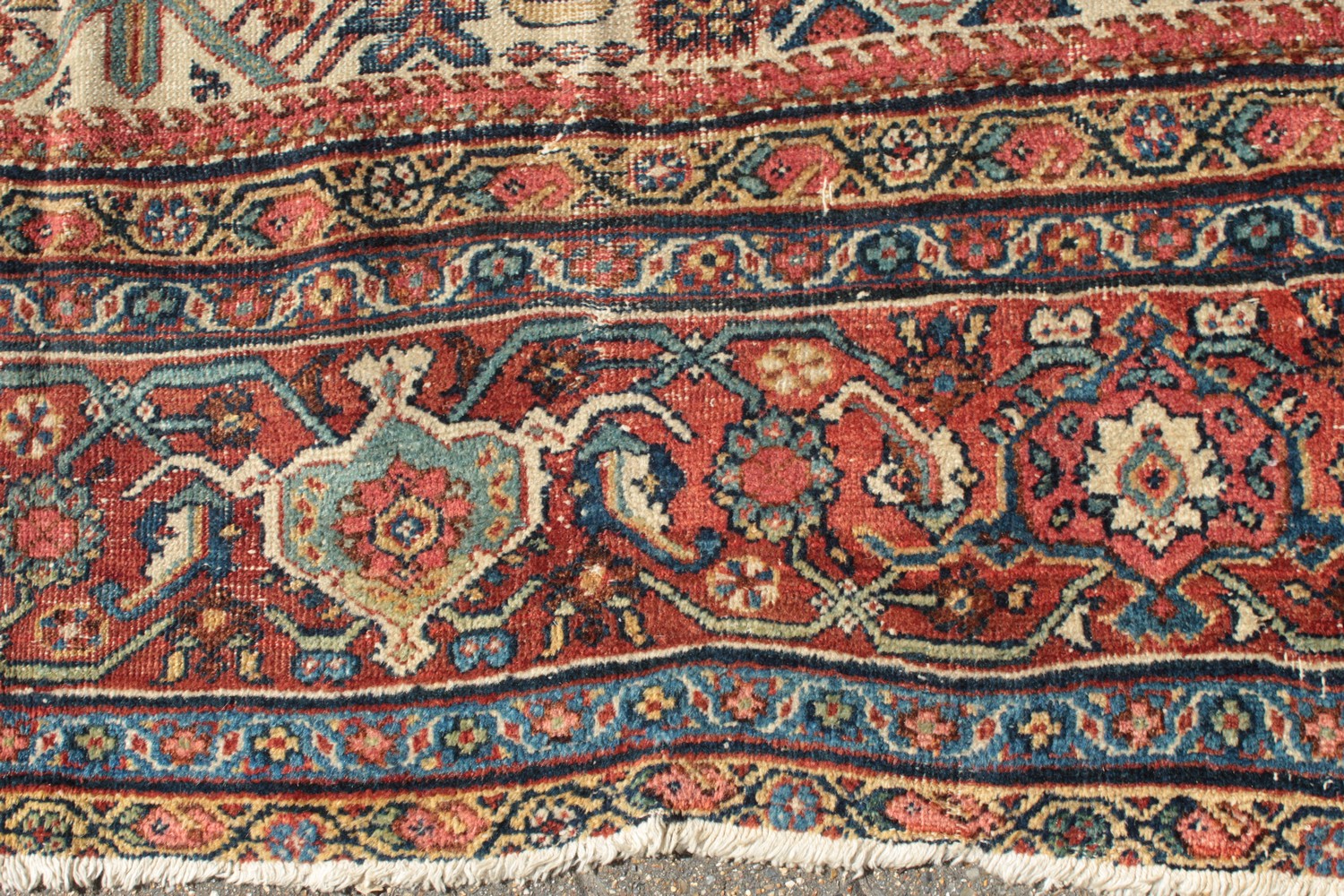 A VERY LARGE PERSIAN MAHAL CARPET. 15ft x 10ft 6ins. - Image 4 of 17