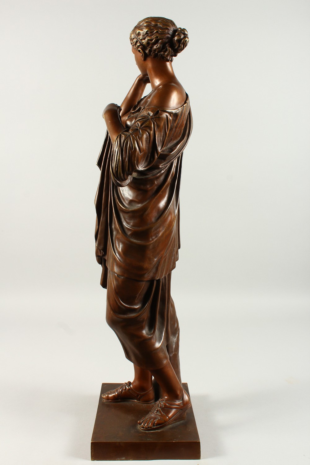 19TH CENTURY ITALIAN SCHOOL. A STANDING BRONZE OF A CLASSICAL LADY on a square base. 68cms high. - Image 5 of 9