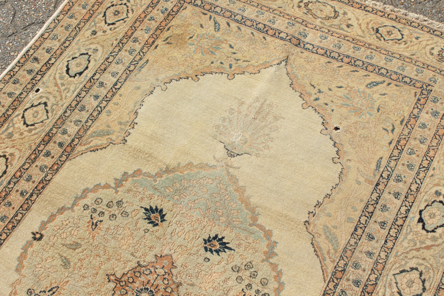 A PERSIAN TABRIZ HAJ-JALILI RUG with large central motif. 5ft 10ins x 3ft 10ins. - Image 2 of 10