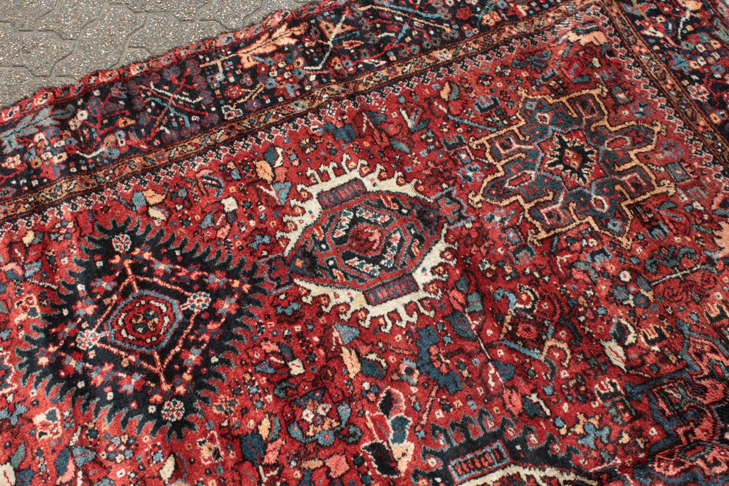 A LARGE PERSIAN KARAJA CARPET with seven central medallions in red and blue. 10ft 10ins x 7ft 4ins. - Image 2 of 11