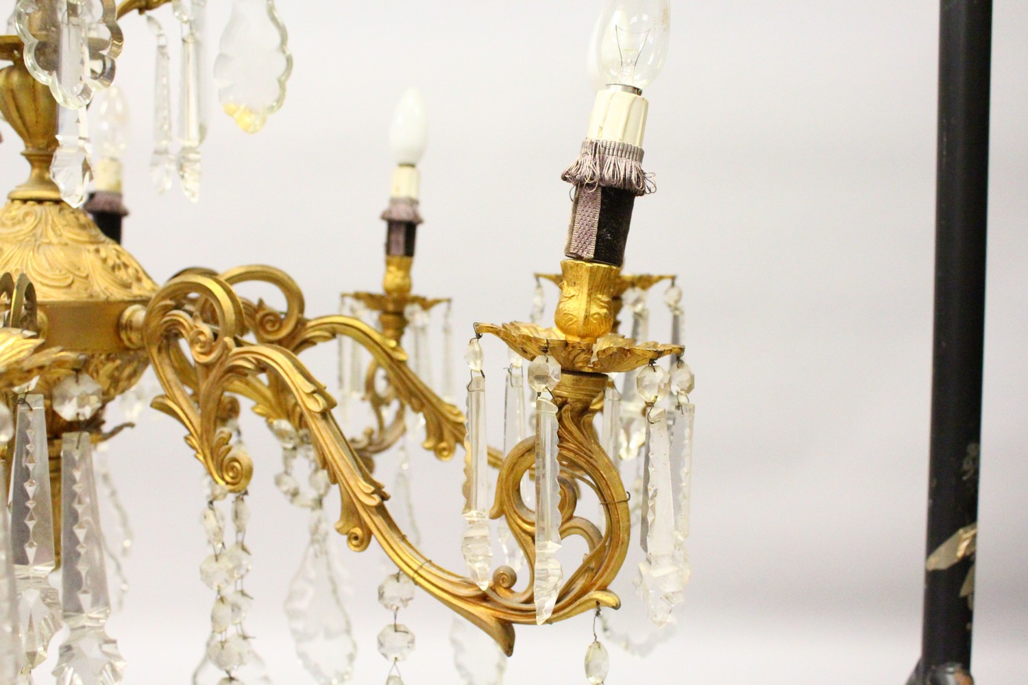 A LARGE LOUIS XVITH DESIGN GILT METAL EIGHT BRANCH CHANDELIER with over 200 cut crystal drops. - Image 5 of 12