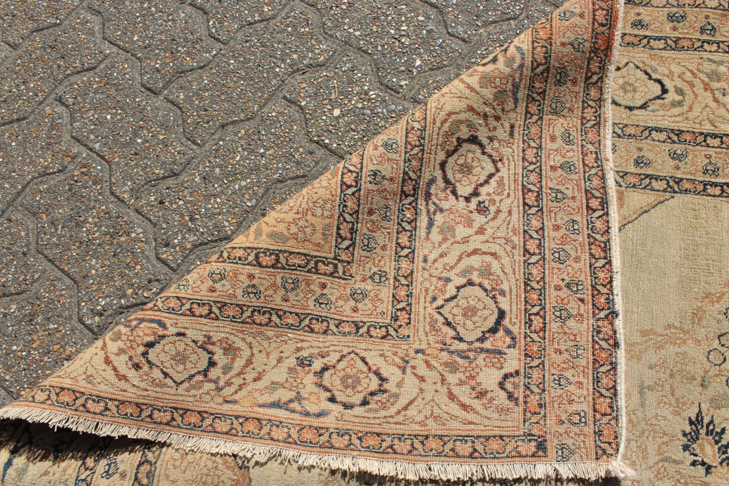 A PERSIAN TABRIZ HAJ-JALILI RUG with large central motif. 5ft 10ins x 3ft 10ins. - Image 9 of 10