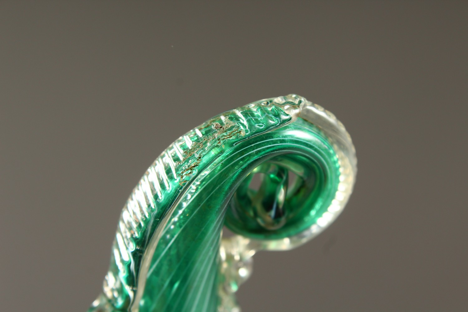 AN ITALIAN GREEN GLASS SPIRAL SHAPED SCENT BOTTLE with cork stopper. 7.5cms long. - Image 5 of 7