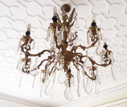 A LARGE LOUIS XVITH DESIGN GILT METAL EIGHT BRANCH CHANDELIER with over 200 cut crystal drops. - Image 11 of 12