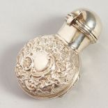 A VICTORIAN SMELLING SALTS BOTTLE AND STOPPER in a silver folding case. Birmingham 1898. 3.5cms