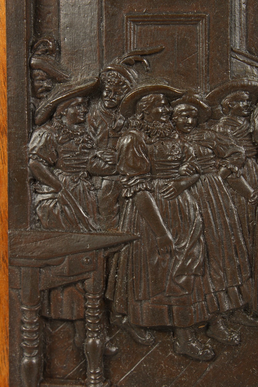 A CONTINENTAL RELIEF CAST BRONZE PLAQUE, depicting an interior scene with figures. 21cms wide x - Image 5 of 13