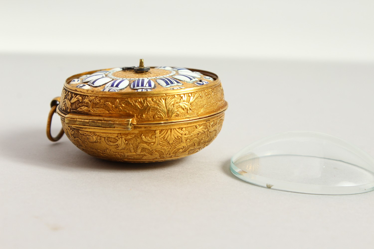 A VERY GOOD EARLY 18TH CENTURY FRENCH ONION WATCH by JOLLY, PARIS, with verge movement, the face - Image 2 of 11