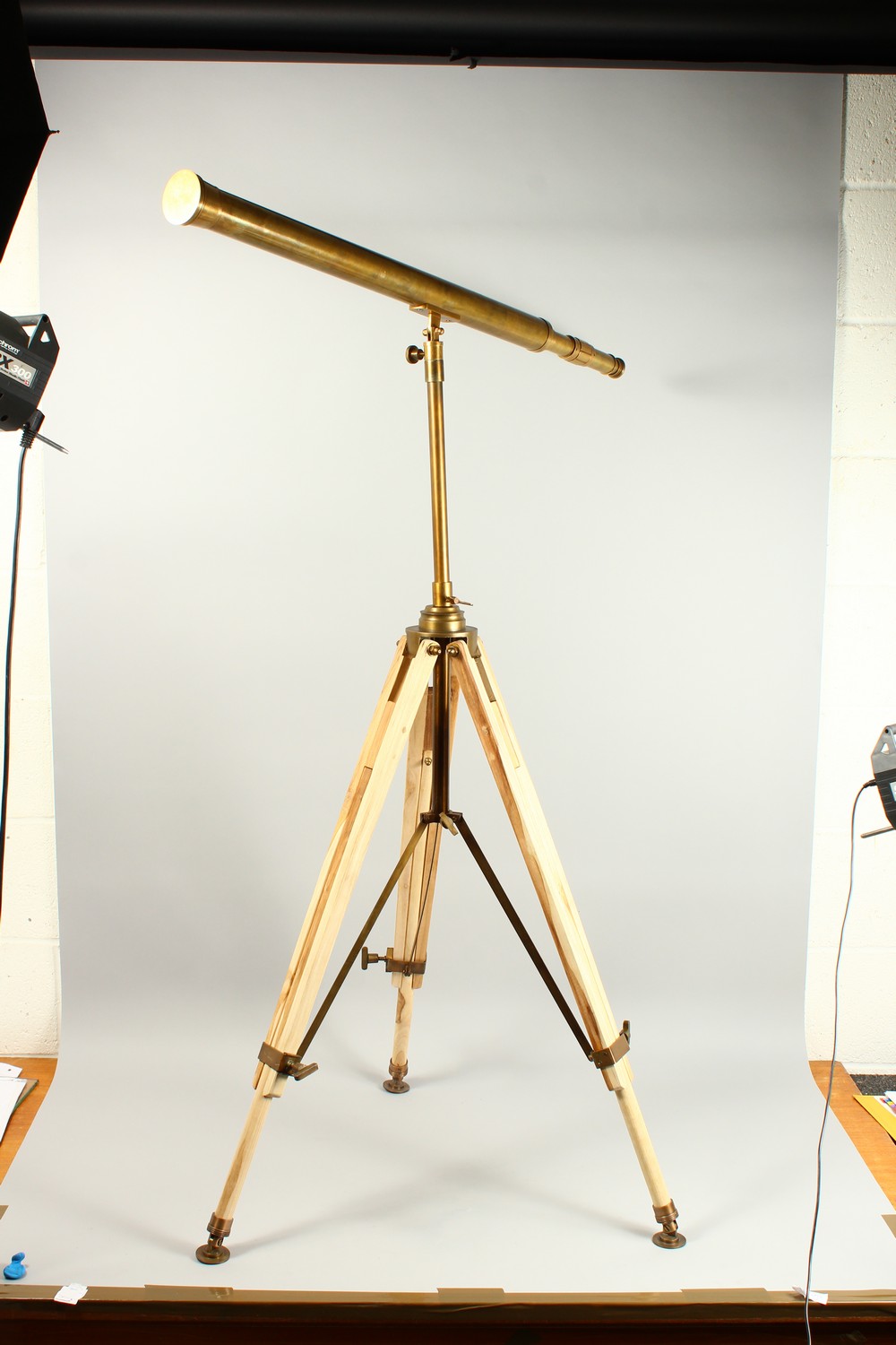 A TELESCOPE ON A STAND. - Image 2 of 2