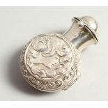 AN EDWARD VII PLAIN GLASS SCENT BOTTLE AND STOPPER in a silver case, repousse with classical