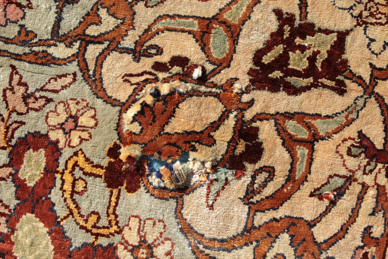 A FINE TURKISH SILK RUG with allover pattern of birds and flowers. 6ft 10ins x 4ft 3ins. - Image 7 of 17