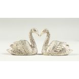 A SMALL PAIR OF NOVELTY .800 SWAN SALT AND PEPPERS. 5cms long.