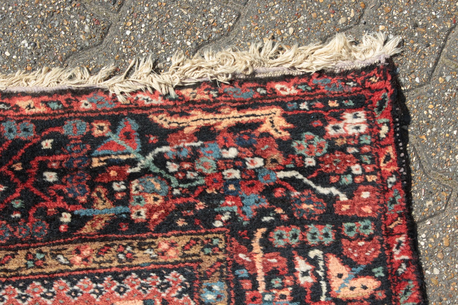 A LARGE PERSIAN KARAJA CARPET with seven central medallions in red and blue. 10ft 10ins x 7ft 4ins. - Image 7 of 11