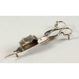 A PAIR OF CONTINENTAL SILVER CANDLE SNUFFERS.