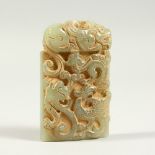 A CHINESE CARVED AND PIERCED JADE PENDANT.
