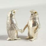 A SMALL PAIR OF NOVELTY .800 PENGUIN SALT AND PEPPERS. 5cms high.