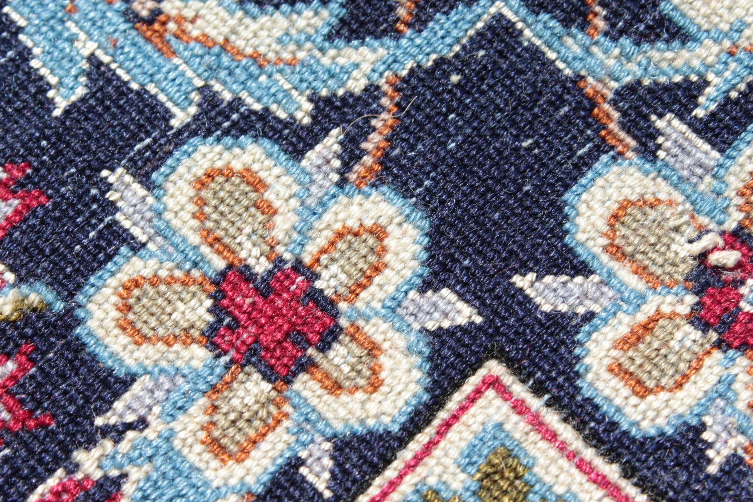 A FINE PERSIAN SILK AND WOOL ISFAHAN CARPET with allover red and blue design. - Image 8 of 8