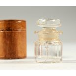 A SMALL GLASS SCENT BOTTLE in a leather case. 3.5cms,