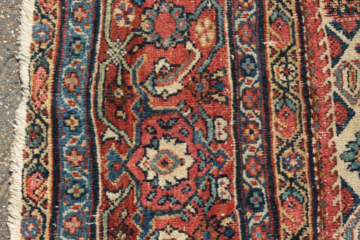 A VERY LARGE PERSIAN MAHAL CARPET. 15ft x 10ft 6ins. - Image 5 of 17