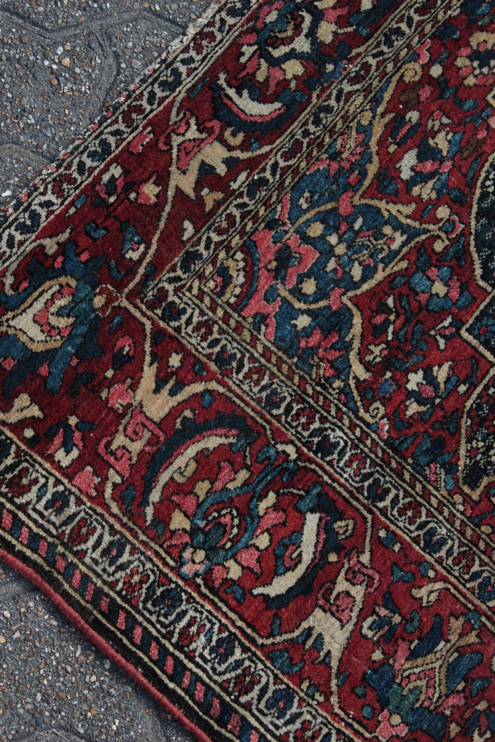 AN OLD BAKHTIARI PERSIAN RUG 1920'S-1930'S, with a large diamond shaped motif and many other motifs. - Image 2 of 9