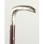 AN EARLY 20TH CENTURY WALKING STICK, with continental Art Nouveau silver handle. 89cms long.