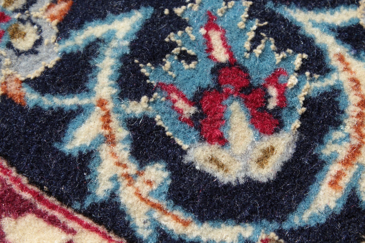 A FINE PERSIAN SILK AND WOOL ISFAHAN CARPET with allover red and blue design. - Image 6 of 8