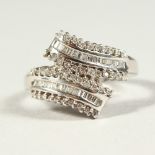 A GOOD 18CT WHITE GOLD AND DIAMOND RING.