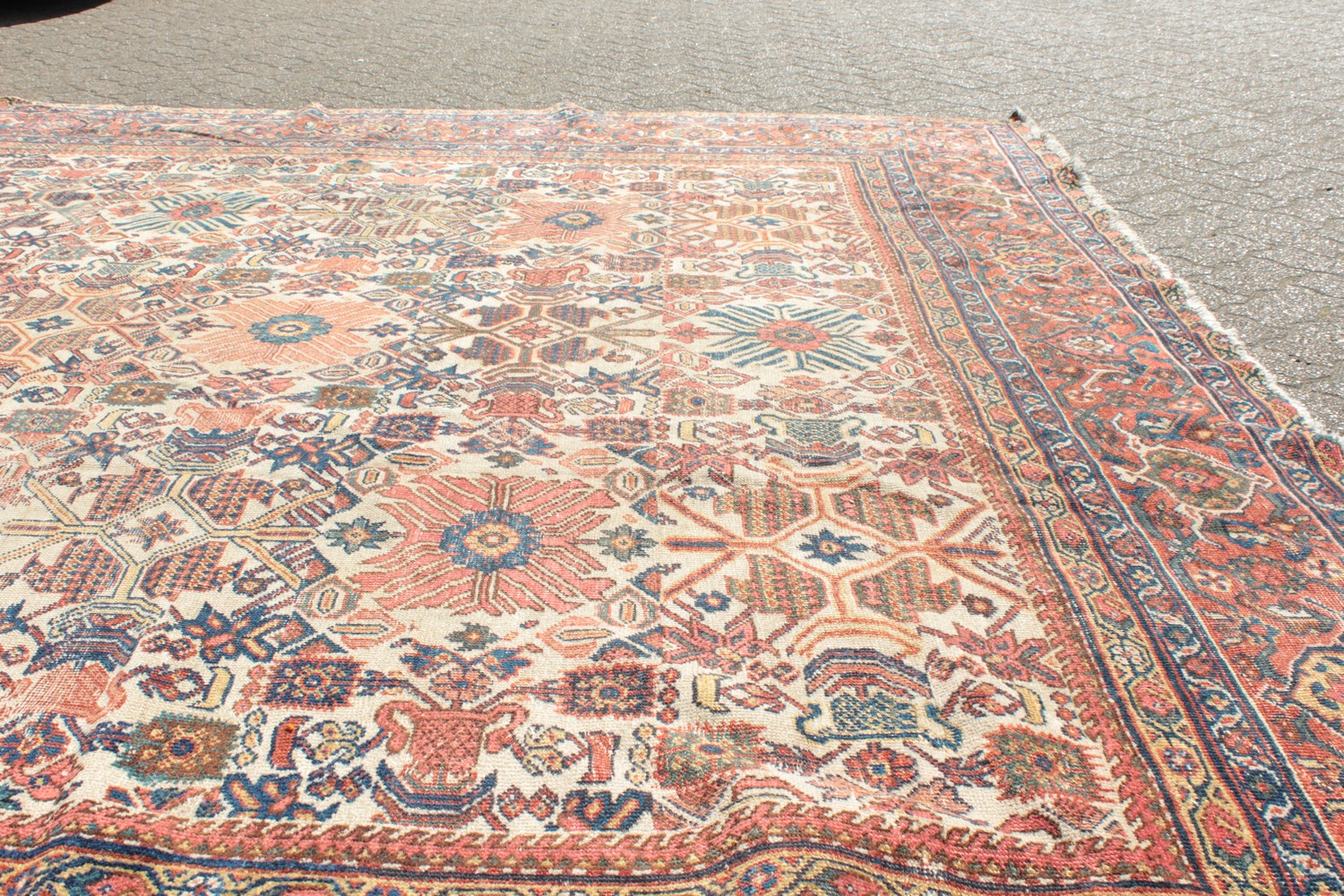 A VERY LARGE PERSIAN MAHAL CARPET. 15ft x 10ft 6ins. - Image 11 of 17