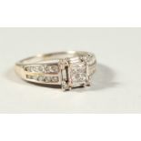 A GOOD 18CT WHITE GOLD AND DIAMOND RING.