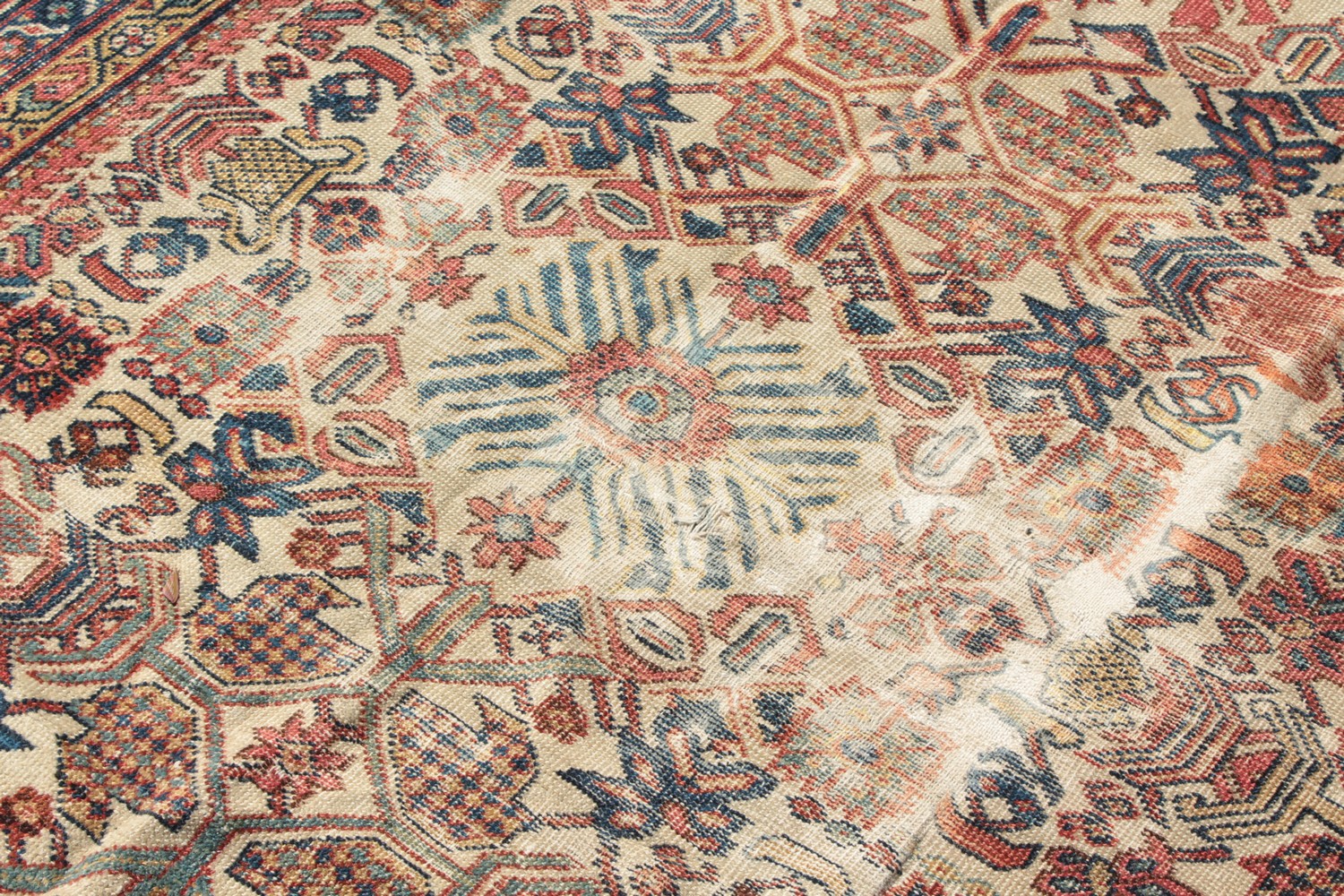 A VERY LARGE PERSIAN MAHAL CARPET. 15ft x 10ft 6ins. - Image 3 of 17