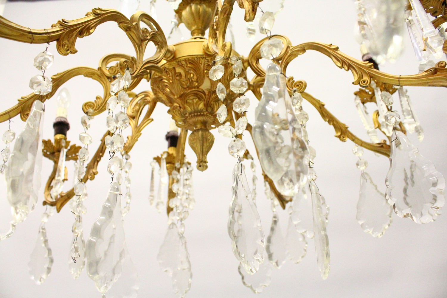 A LARGE LOUIS XVITH DESIGN GILT METAL EIGHT BRANCH CHANDELIER with over 200 cut crystal drops. - Image 8 of 12