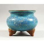 A SMALL CHINESE BLUE SPECKLED CIRCULAR BOWL on three legs. 3.5ins diameter.