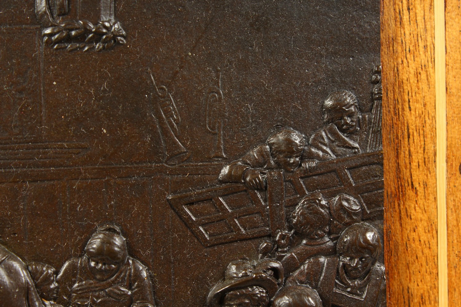 A CONTINENTAL RELIEF CAST BRONZE PLAQUE, depicting an interior scene with figures. 21cms wide x - Image 10 of 13