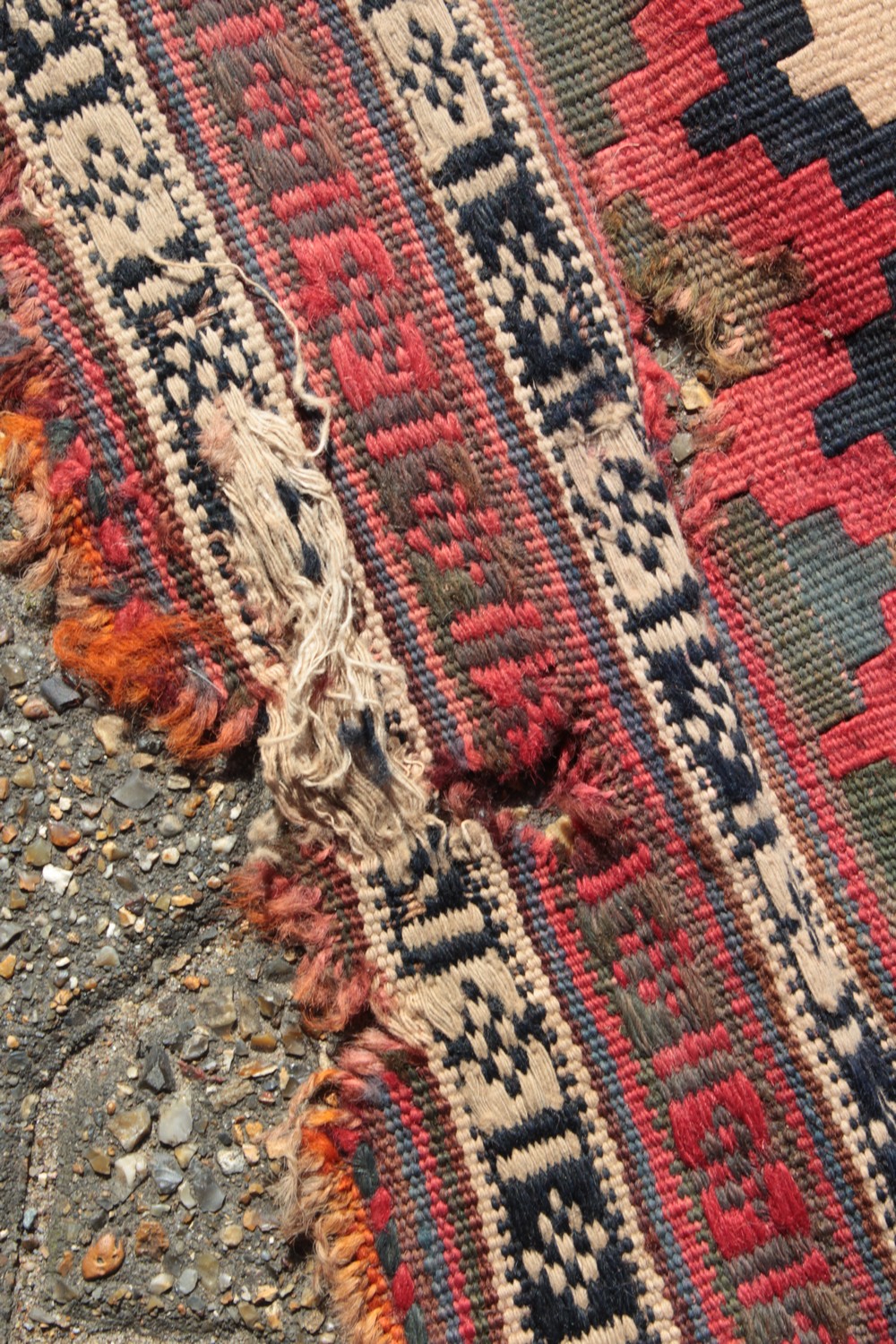 A PERSIAN QASHQAI KILIM. 16ft x 9ft 4ins. - Image 6 of 9