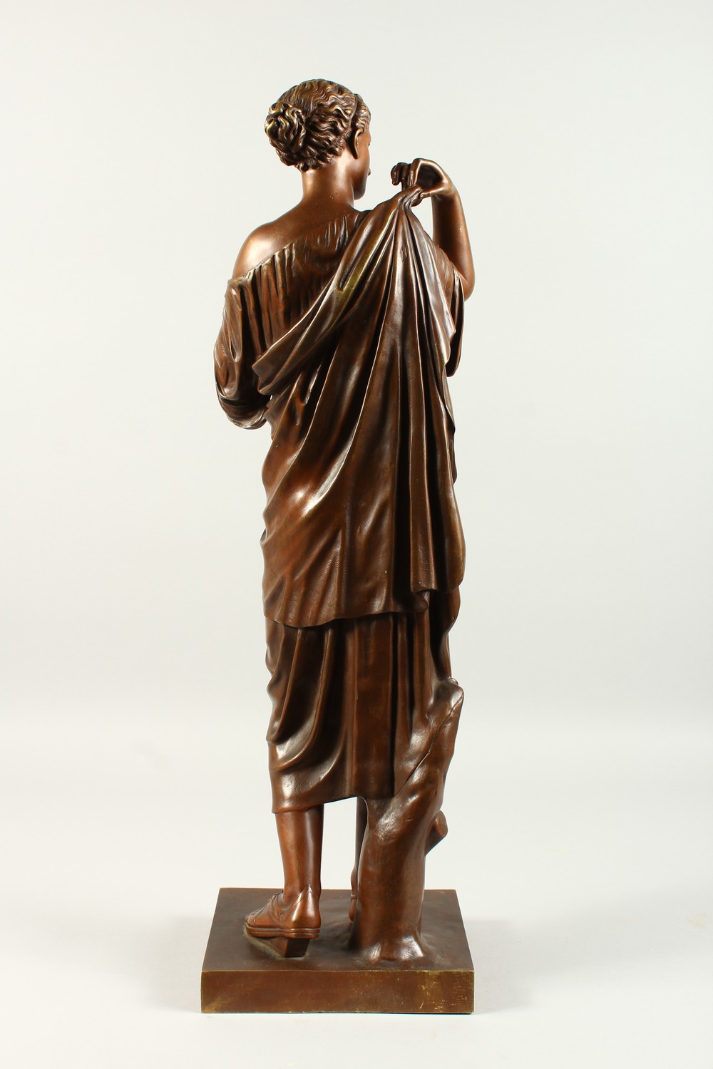 19TH CENTURY ITALIAN SCHOOL. A STANDING BRONZE OF A CLASSICAL LADY on a square base. 68cms high. - Image 6 of 9
