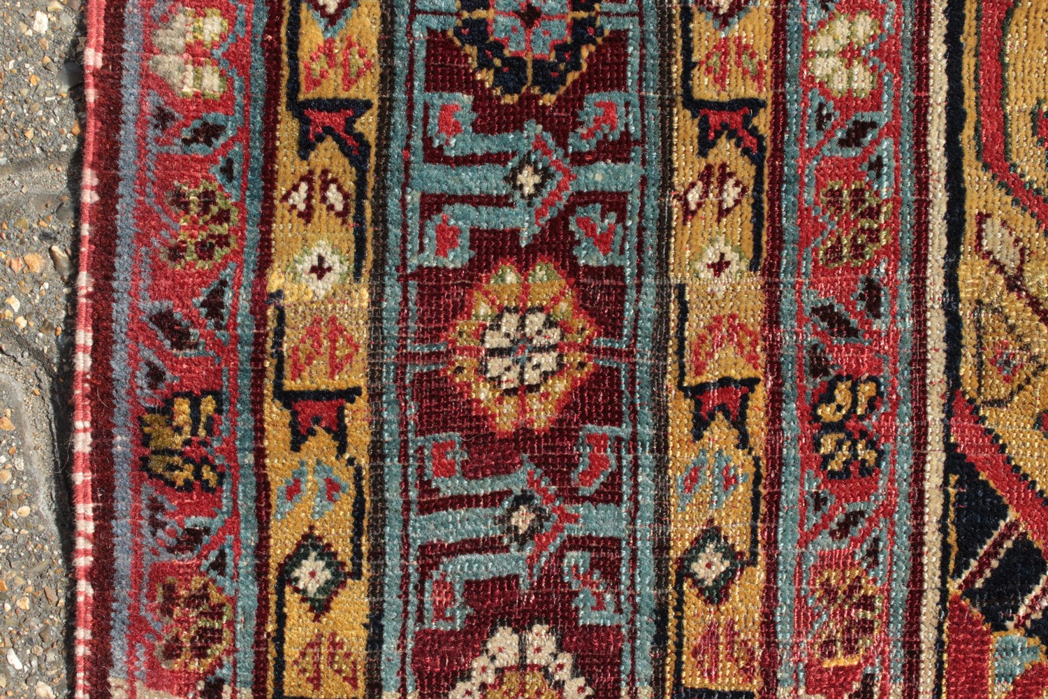 A VERY FINE AND RARE ANTIQUE 19TH CENTURY PERSIAN QASHQAI CARPET, with an allover floral pattern and - Image 3 of 7