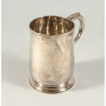 A GEORGE I PINT MUG of plain design with scrolling handle. London 1726. Maker Humphrey Payne. Weight