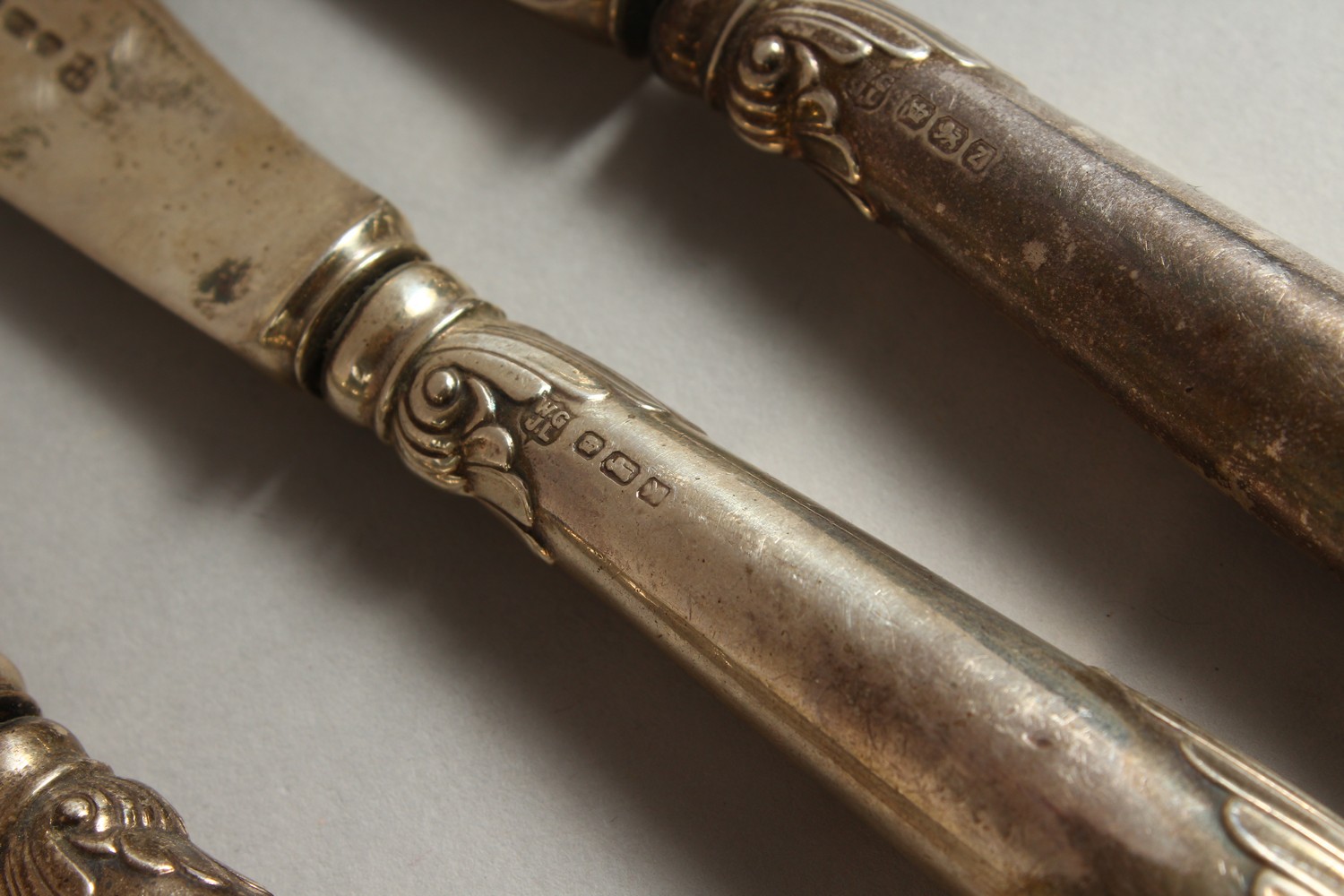 A SET OF TWELVE VICTORIAN PISTOL HANDLED KNIVES AND FORKS. Sheffield 1892. - Image 9 of 12